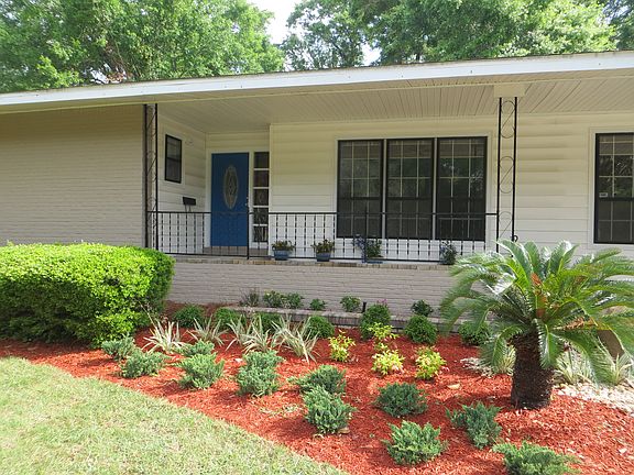 4th image of 2740 Bayou Blvd