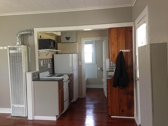 5th image of 815 N Poplar St