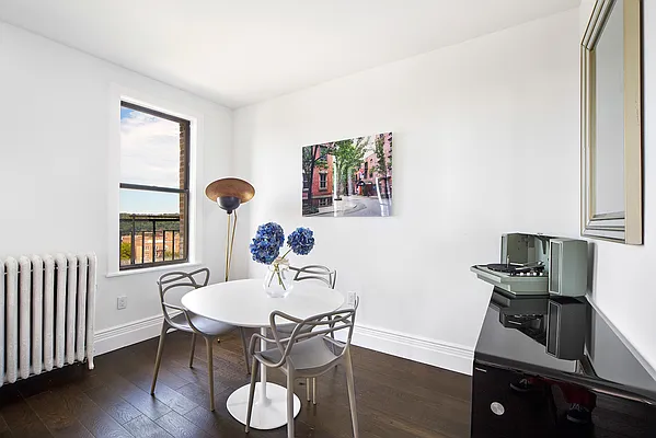 Sold by Warburg | media 6