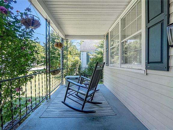 4th image of 2309 Leckie St