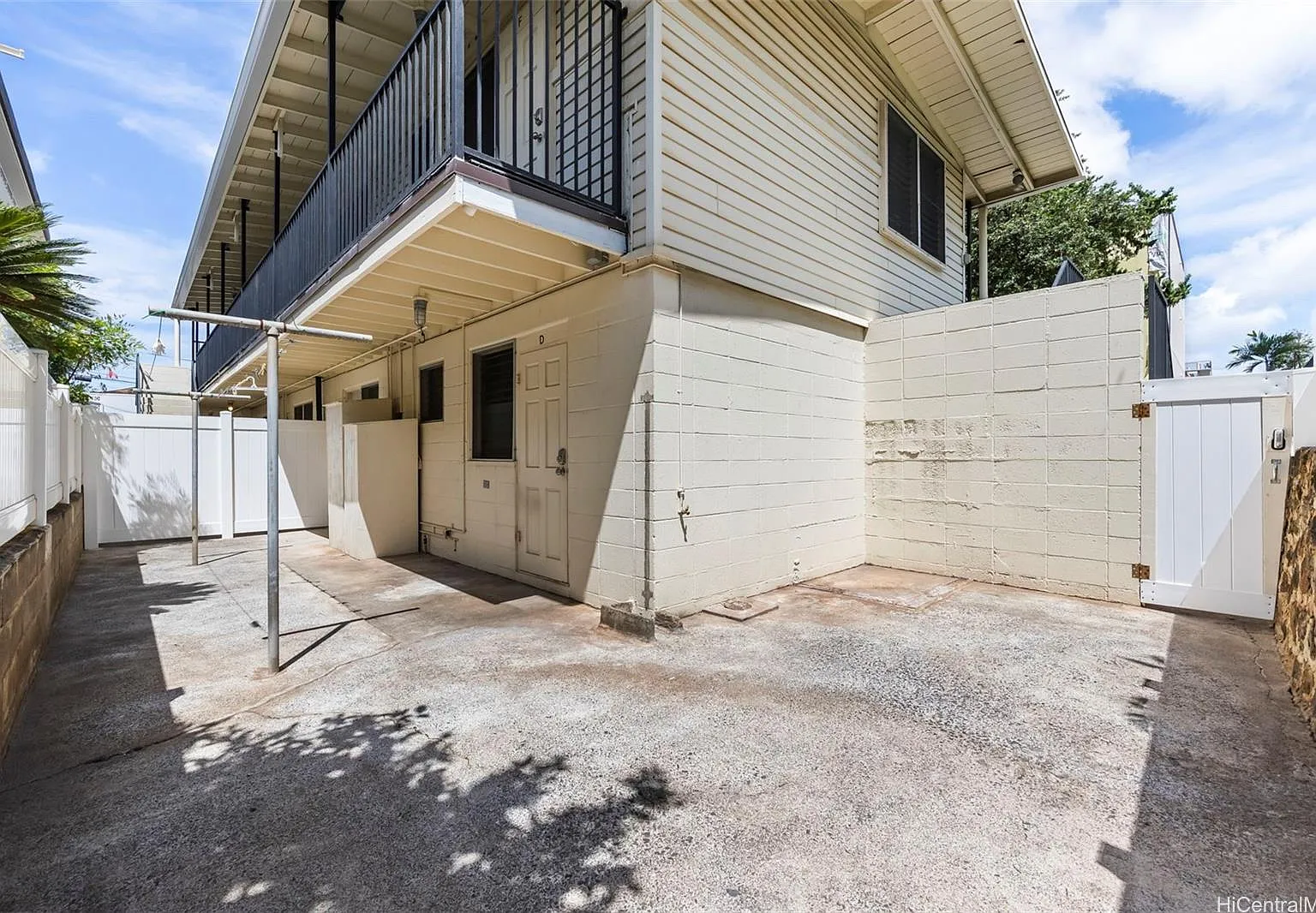 2 bed, 560 sqft, $2,300 — Photo 1