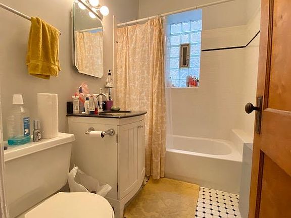 2nd image of 1108 W Dickens Ave #1