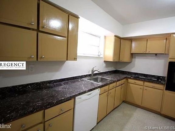 4th image of 561 Sandlewood Ln