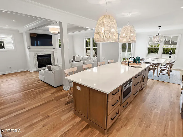 555 Sussex Ave — Photo 8