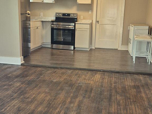 4th image of 615 E Lee Ave