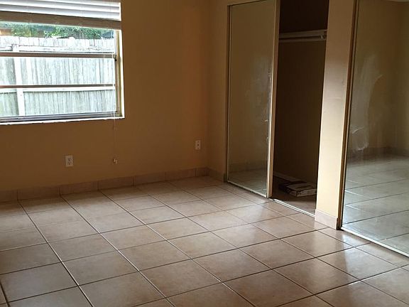 5th image of 10105 Royal Acres Ct