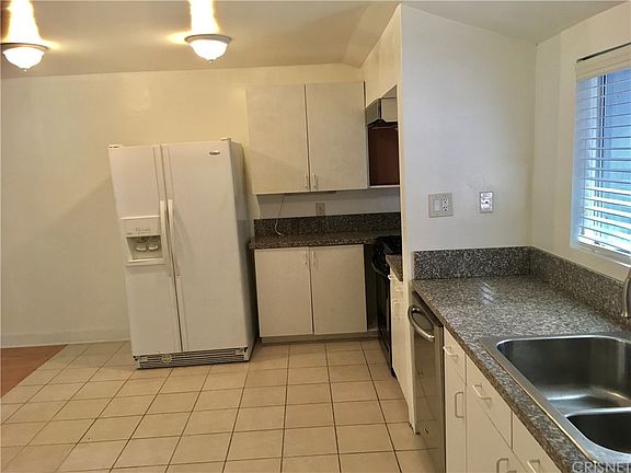 4th image of 22746 Oxnard St