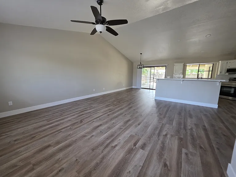 4027 W Tulare Ave — Photo 6