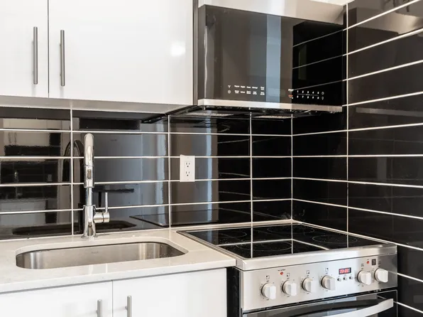 Bronson Ridge Apartments | 200 Bronson, Ottawa Downtown, 200 Bronson Ave, Ottawa, ON K1R 6H4