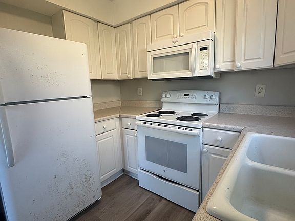 4th image of 138 Luden Dr APT B