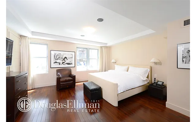 Sold by Douglas Elliman | media 15