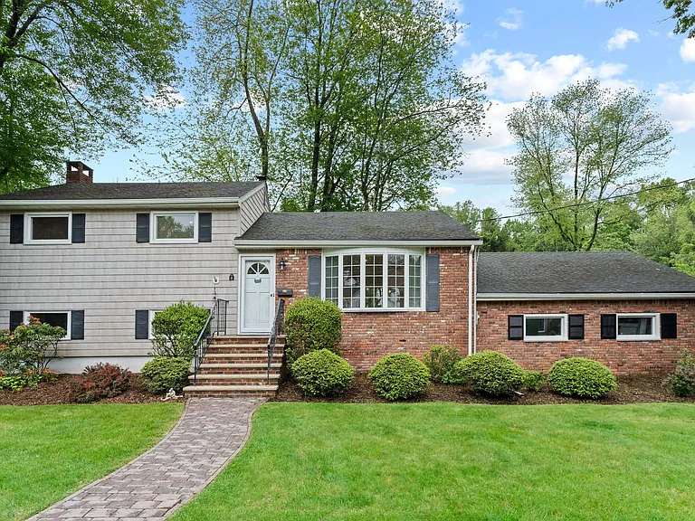 8 Brook Way — Photo 3