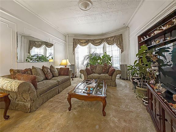 3rd image of 293 Lefferts Ave