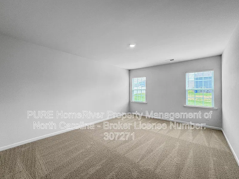 4 bed, 3.5 bath, 2565 sqft, $2,445 — Photo 4