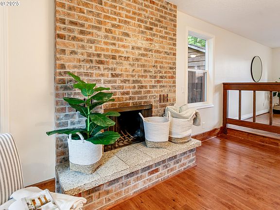 5th image of 3010 SE Oak St