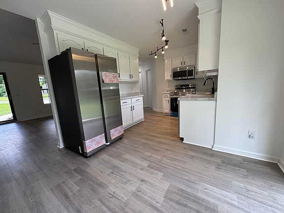 5th image of 3330 Denton Dr