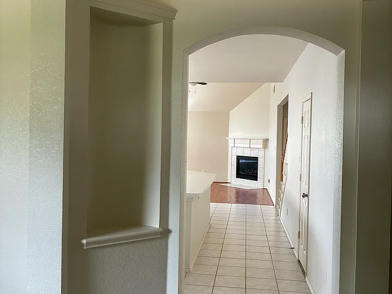 8240 Spring Ridge Dr — Photo 5