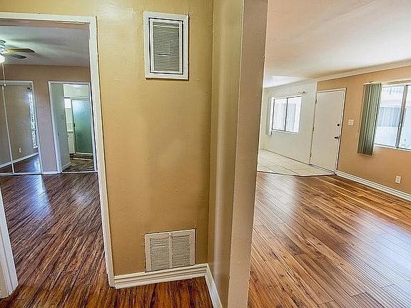 5th image of 530 E Arbor Vitae St APT 06