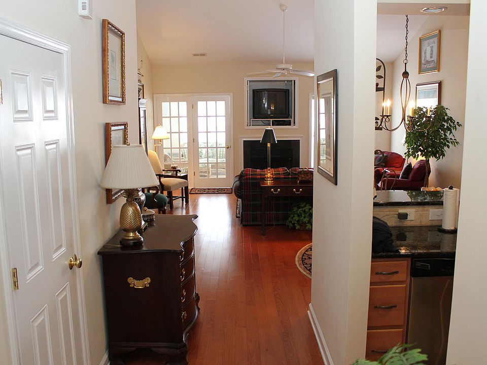 1st image of 201 Pelican Ln