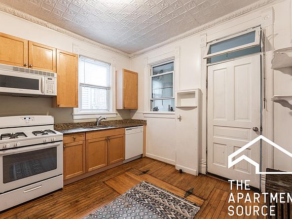 2nd image of 2619 W Superior St #1