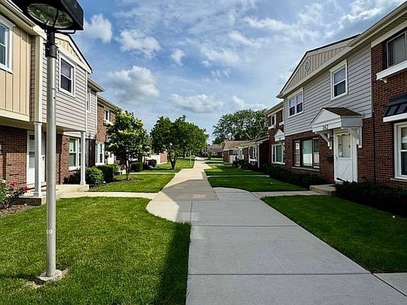 3rd image of 263 Green Ct