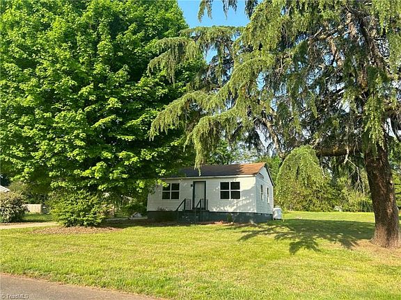4th image of 125 Ivanhoe Ln
