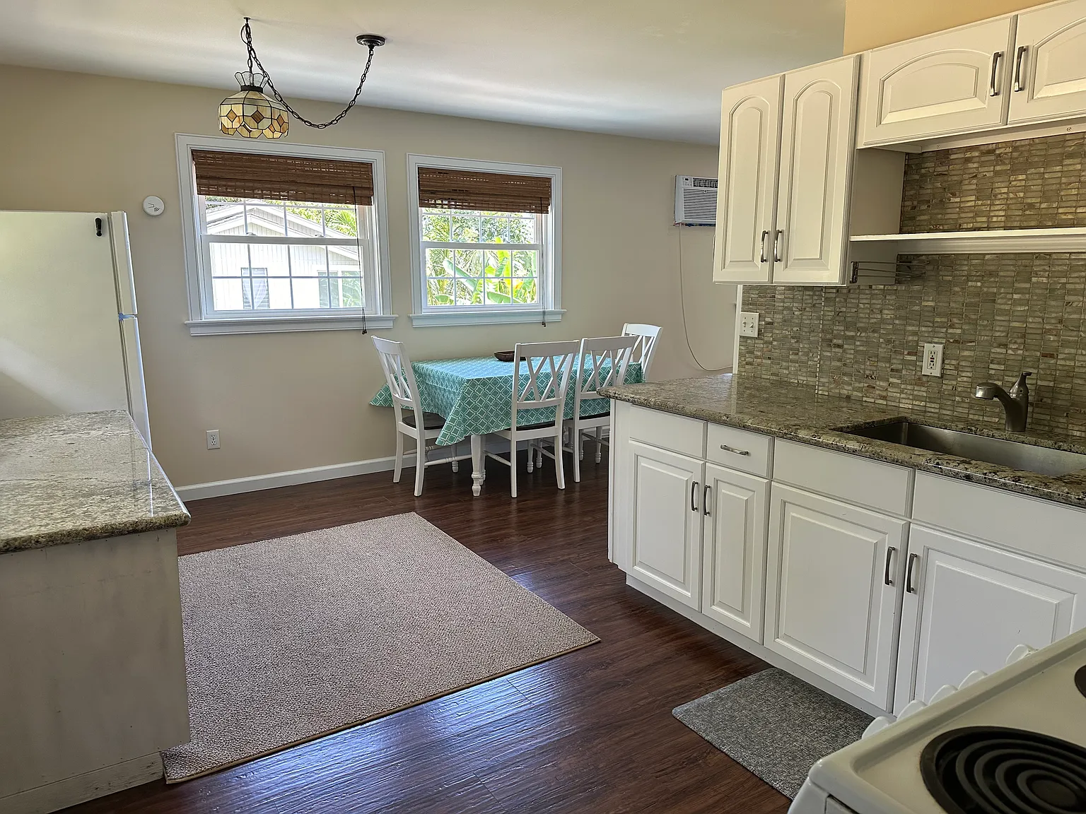 2 bed, 800 sqft, $2,080 — Photo 4