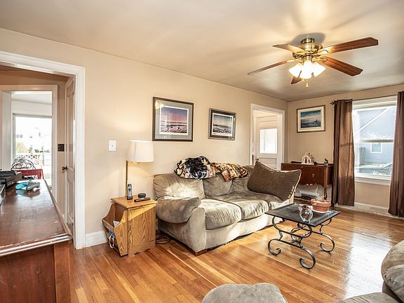 3rd image of 7 Myrtle Ave