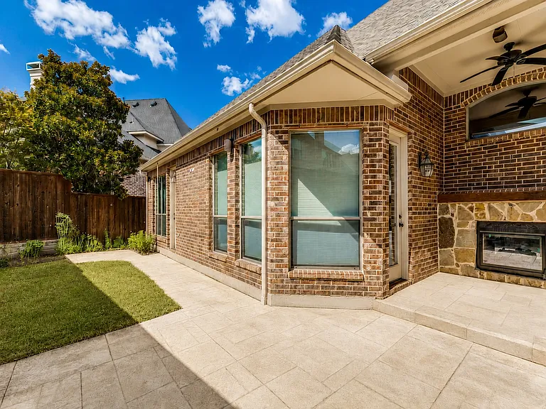411 Brazoria Dr — Photo 23