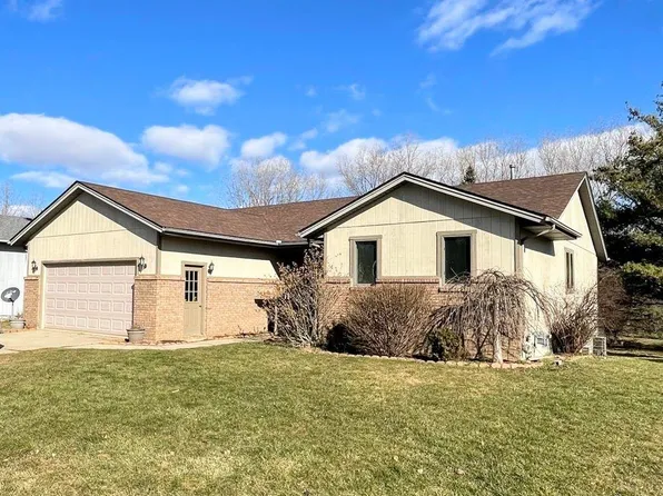 233 Jonathon Dr, Almont, MI 48003