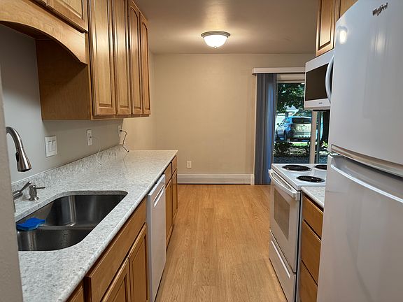 5th image of 1029 Smetana Rd APT 4