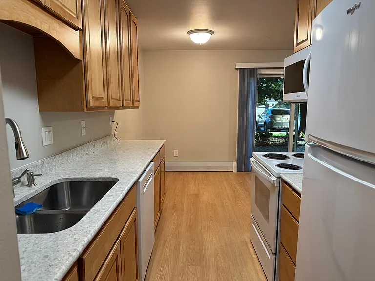 1029 Smetana Rd #4 — Photo 3