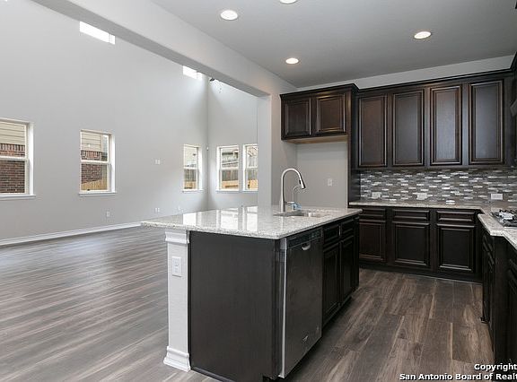 4th image of 23019 Woodlawn Rdg