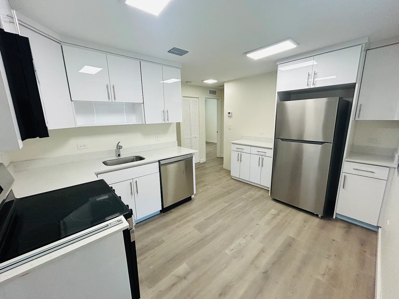2 bed, 850 sqft, $2,200 — Photo 1