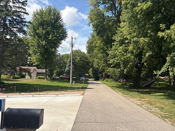 4th image of 493 Beachwood Rd