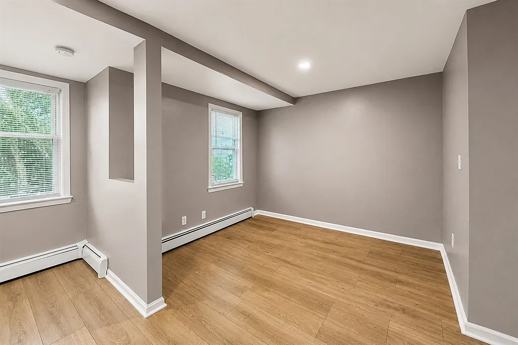 3 bed, 1.0 bath, 1150 sqft, $2,800 — Photo 3