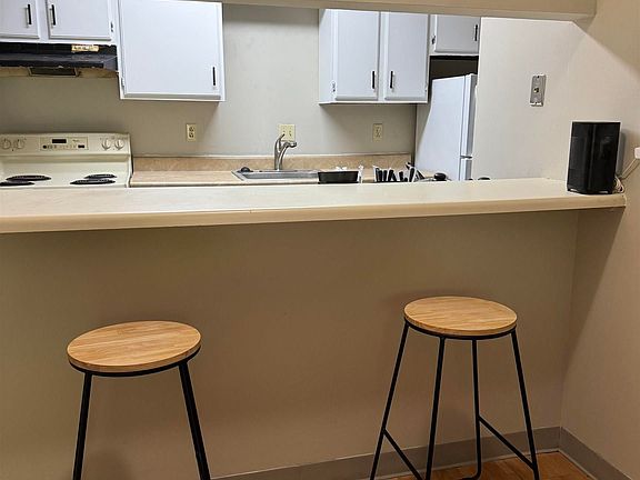 4th image of 400 Skyview Dr APT F
