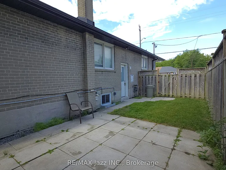 127 Lupin Dr #BASEMENT — Photo 21