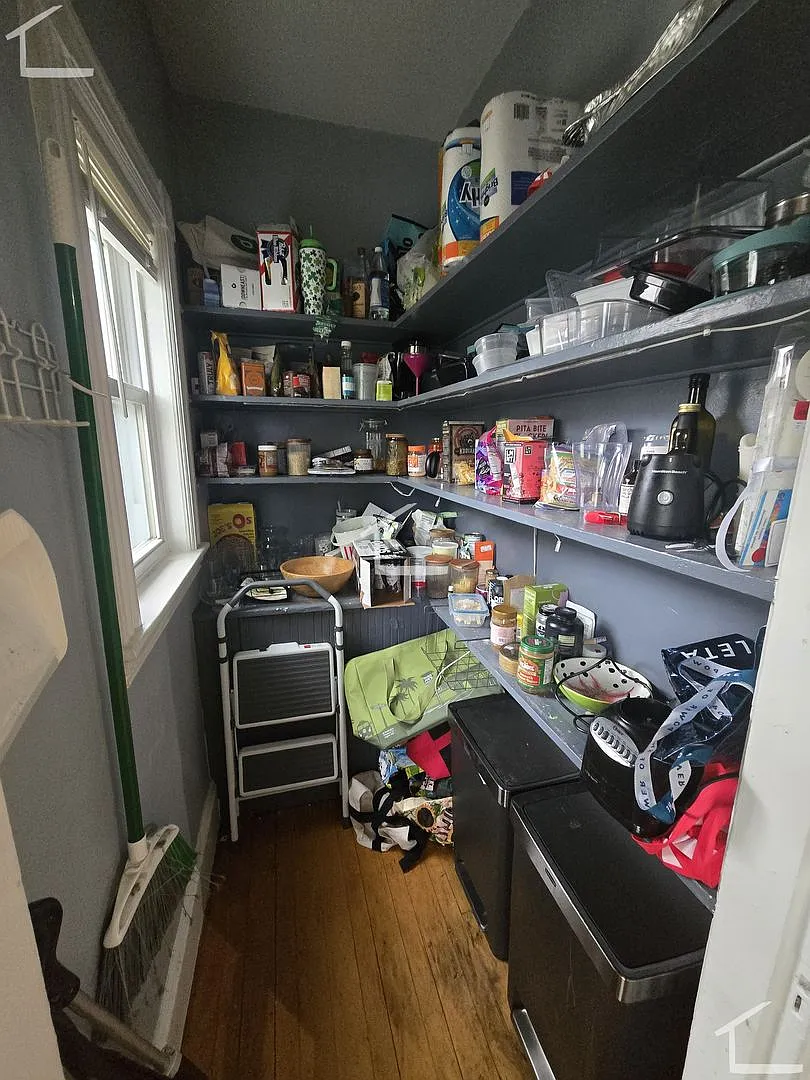 9/1 No Fee! Spacious 3BR in Spring Hill Somerville! — Photo 3