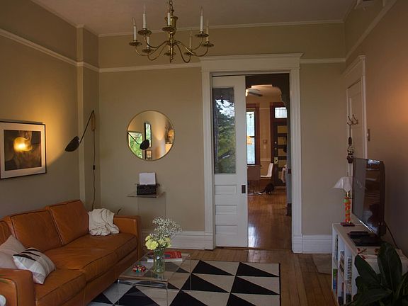 2nd image of 922 N Francisco Ave #2