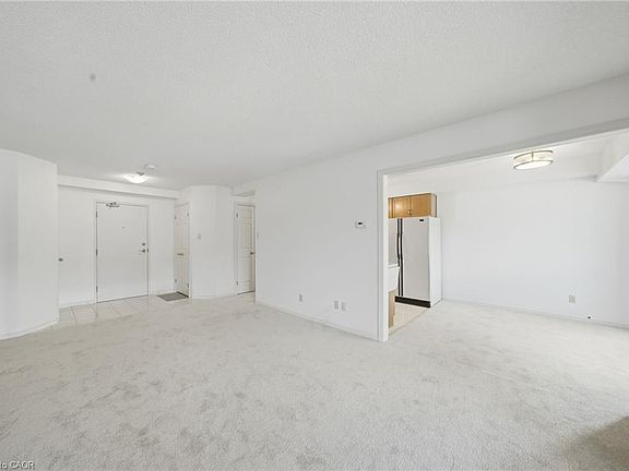 5th image of 416 Limeridge Rd E #303