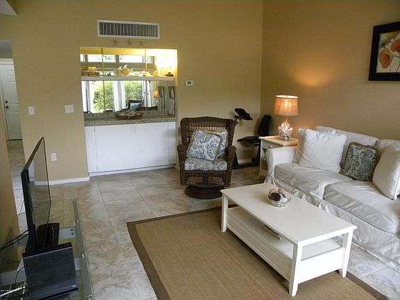 3rd image of 9863 Sawgrass Dr E