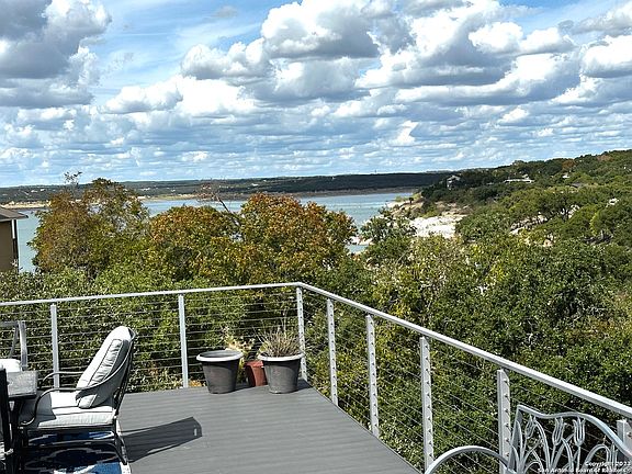 3rd image of 428 Oak Shores Dr.