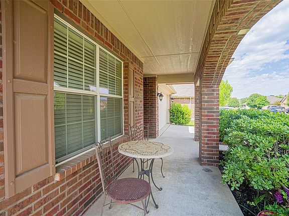3rd image of 2424 Castle Creek Dr