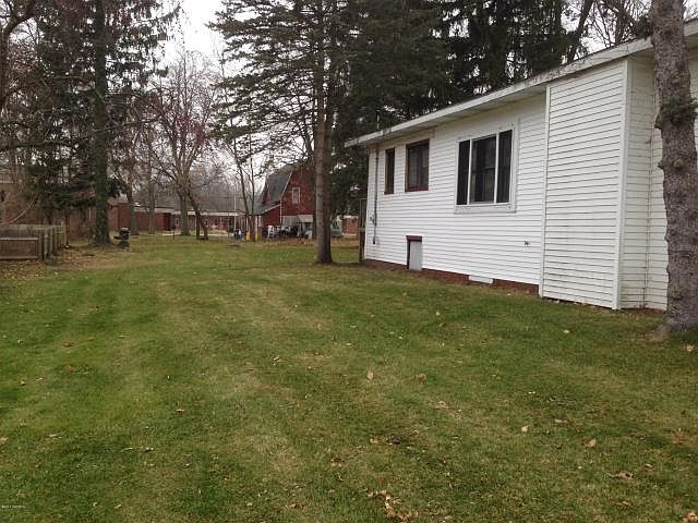 2nd image of 12 Maple St