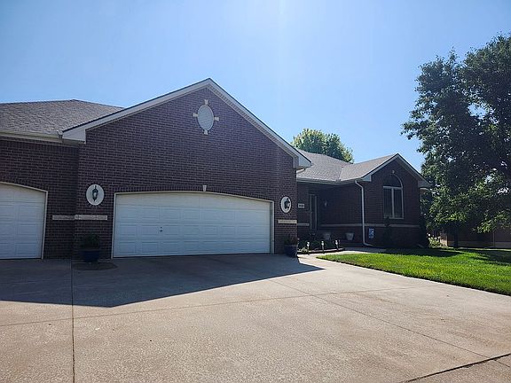 Oversized 3 car garage
