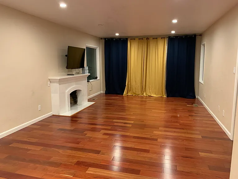 1634 Walnut St — Photo 8