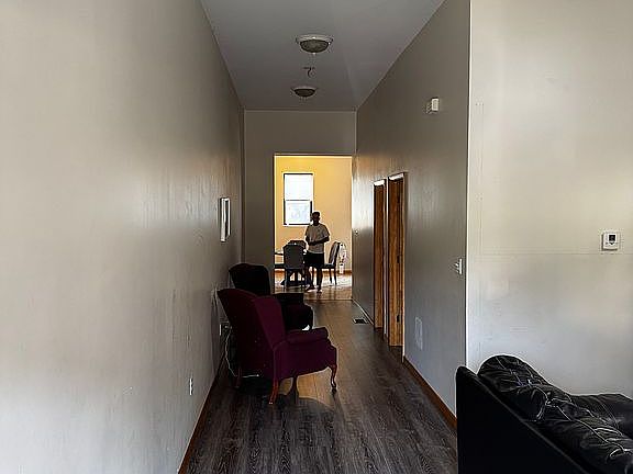 1st floor entry corridor 