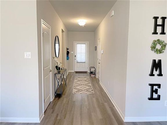 2nd image of 1006 S Berryvine Ln