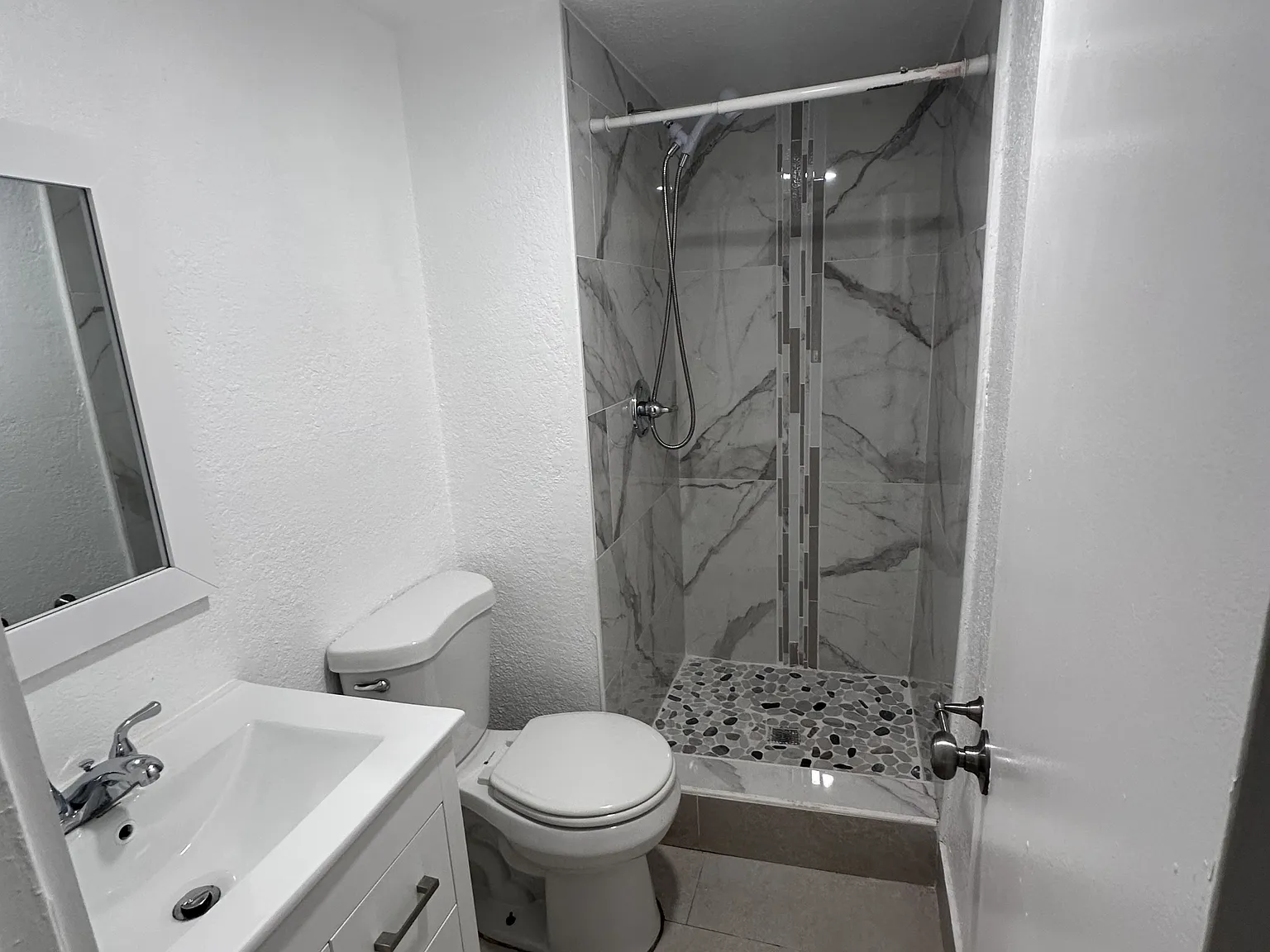 2070 Braman Ave - Unit 11 — Photo 4